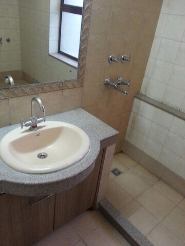 Bathroom in 2.5 BHK Apartment at Pioneer Park Phase 1, Sector 61 – for Rent
