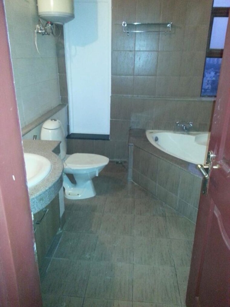 Bathroom, pioneer-park-phase-1 2.5 Bedroom 1300 Sq.Ft. Apartment In Sector 61 Gurgaon 9907161