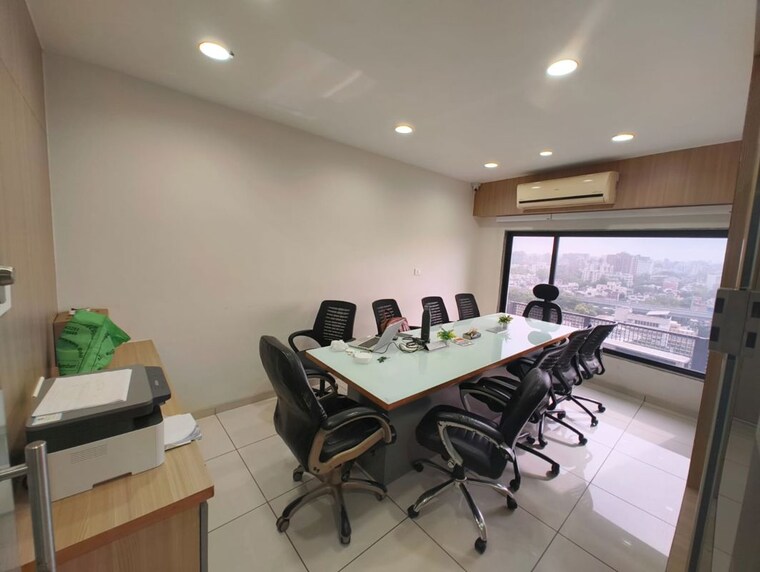 Team Area, sun-westbank Commercial Office Space 1360 Sq.Ft. In Navrangpura Ahmedabad 9907139