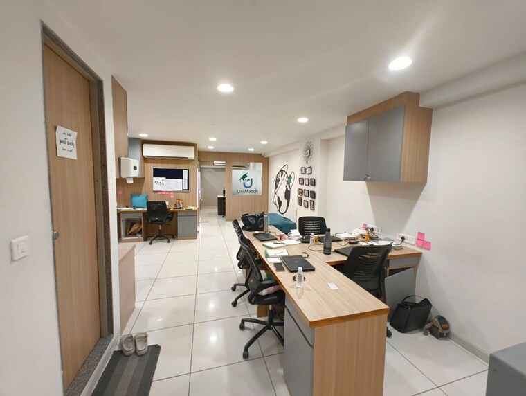 Team Area, sun-westbank Commercial Office Space 1360 Sq.Ft. In Navrangpura Ahmedabad 9907139