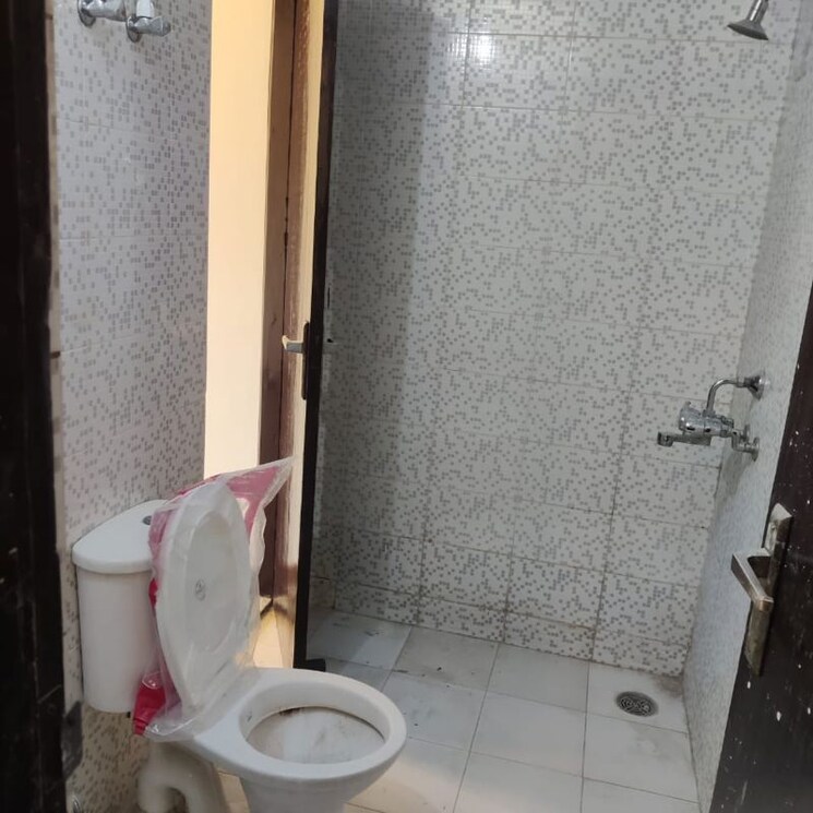 Bathroom, bptp-park-elite-floors 3 Bedroom 1050 Sq.Ft. Builder Floor In Sector 75 Faridabad 9907376