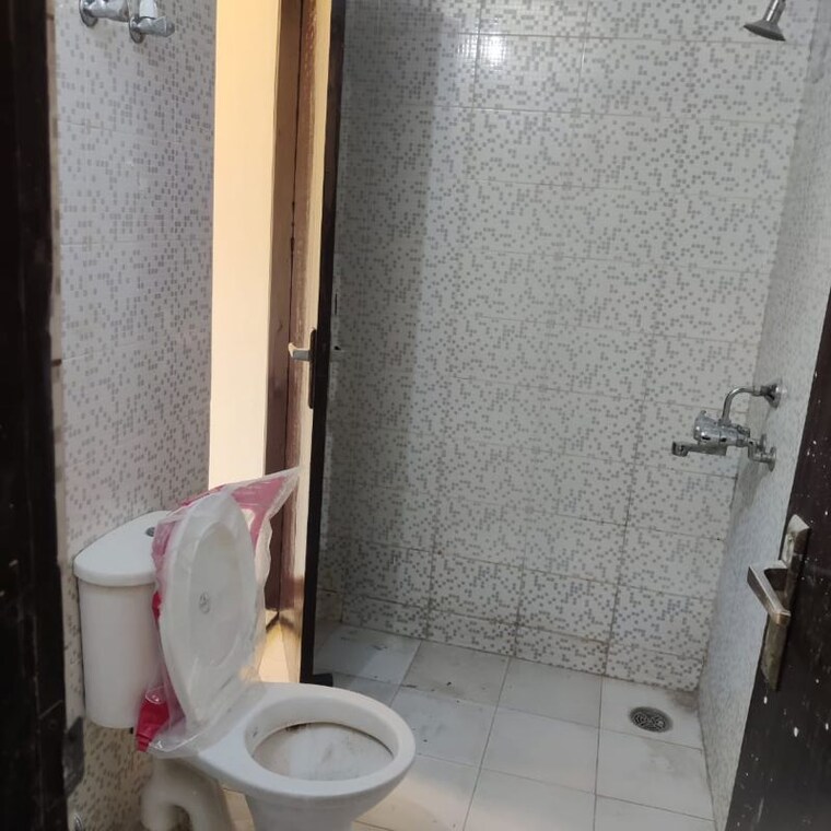 Bathroom, bptp-park-elite-floors 3 Bedroom 1050 Sq.Ft. Builder Floor In Sector 75 Faridabad 9907376