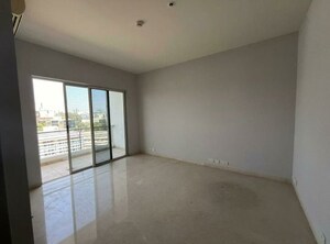 Room in 4 BHK Apartment at Mantri Altius, Shivaji Nagar – for Rent