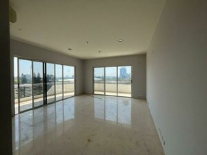 Room in 4 BHK Apartment at Mantri Altius, Shivaji Nagar – for Rent