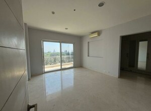 Room in 4 BHK Apartment at Mantri Altius, Shivaji Nagar – for Rent