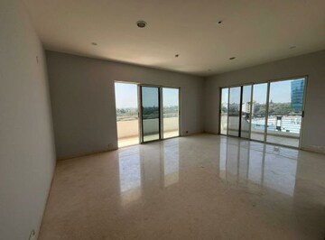 Room in 4 BHK Apartment at Mantri Altius, Shivaji Nagar – for Rent