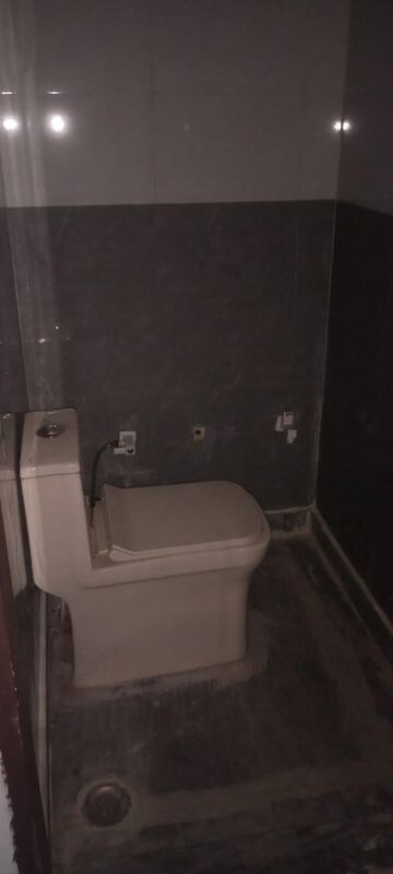 Bathroom in 3 BHK Builder Floor at Ashoka Enclave Faridabad, Sector 34 – for Rent