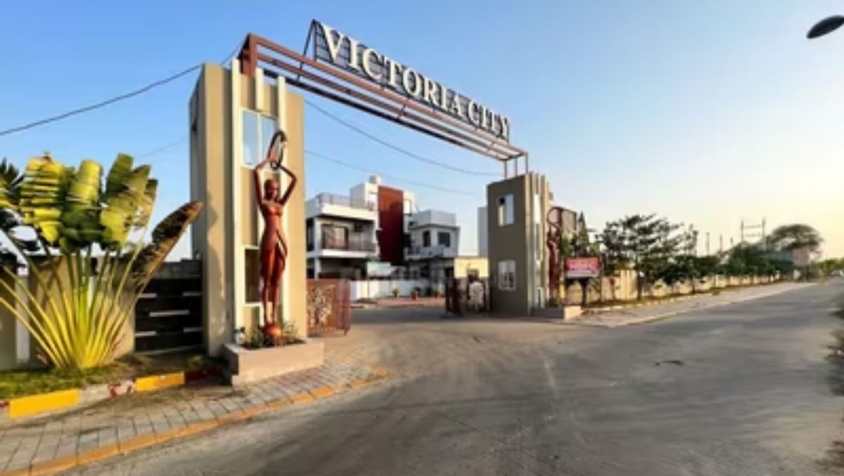 Plot For Sale in AB Bypass Road