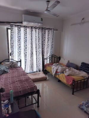 Living Room in 3 BHK Apartment at Kandivali West – for Rent