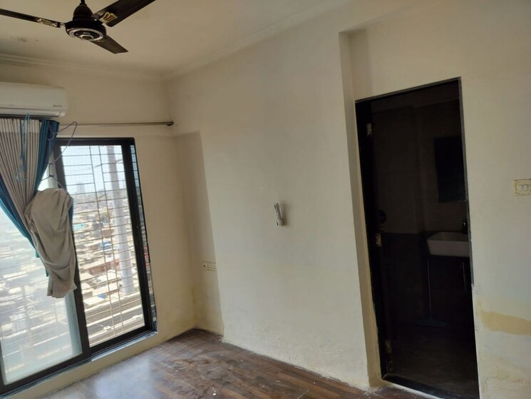 Room, kandivali west 3 Bedroom 900 Sq.Ft. Apartment In Kandivali West Mumbai 9907659