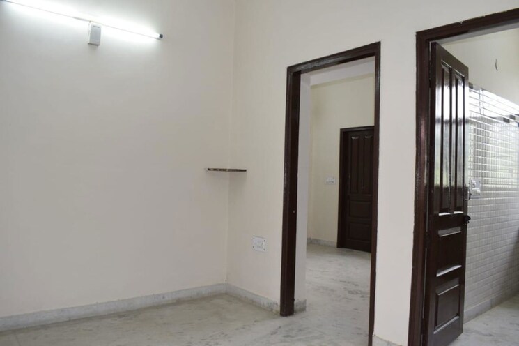 Room, sector 57 3 Bedroom 2100 Sq.Ft. Builder Floor In Sector 57 Gurgaon 9907449