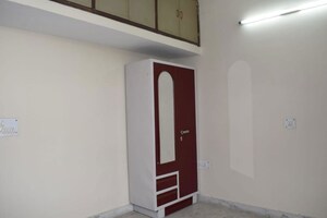 Room in 3 BHK Builder Floor at Sector 57 – for Rent