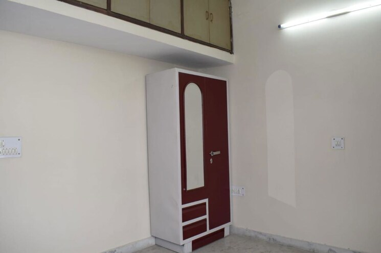 Room, sector 57 3 Bedroom 2100 Sq.Ft. Builder Floor In Sector 57 Gurgaon 9907449