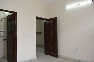Room in 3 BHK Builder Floor at Sector 57 – for Rent
