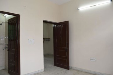 Room in 3 BHK Builder Floor at Sector 57 – for Rent