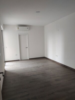 Room in 3.5 BHK Apartment at Emaar Imperial Gardens, Sector 102 – for Sale