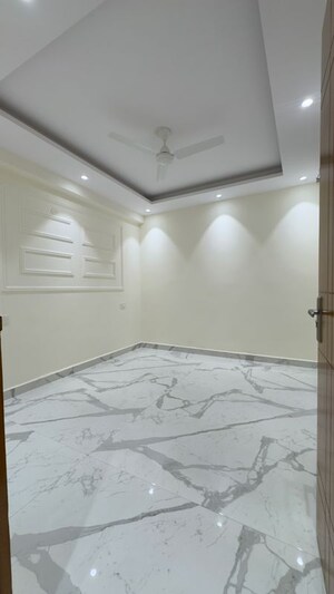 Room in 2 BHK Apartment at Palm Residency Chhatarpur, Rajpur Khurd Extension – for Rent