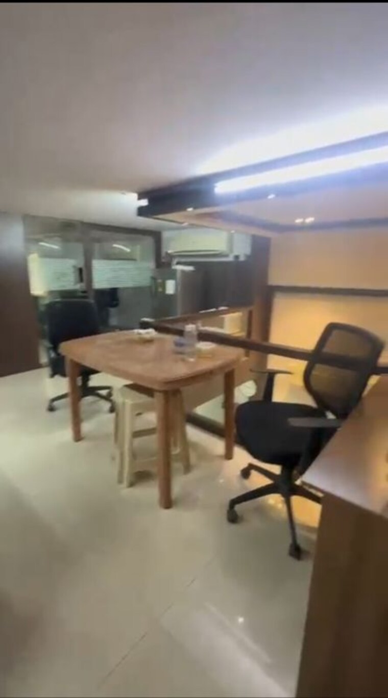 Team Area, oberoi-chambers Commercial Office Space 700 Sq.Ft. In Andheri West Mumbai 9905865