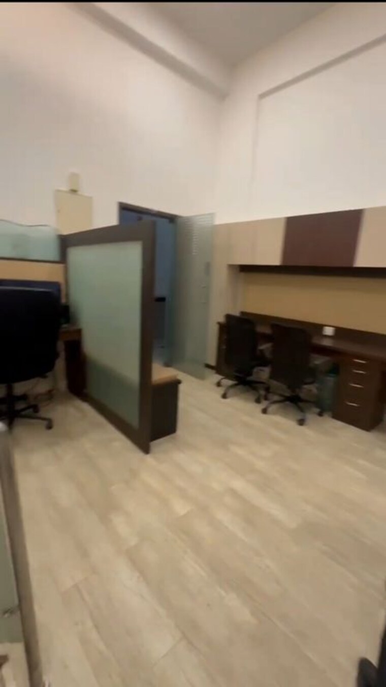 Team Area, oberoi-chambers Commercial Office Space 700 Sq.Ft. In Andheri West Mumbai 9905831