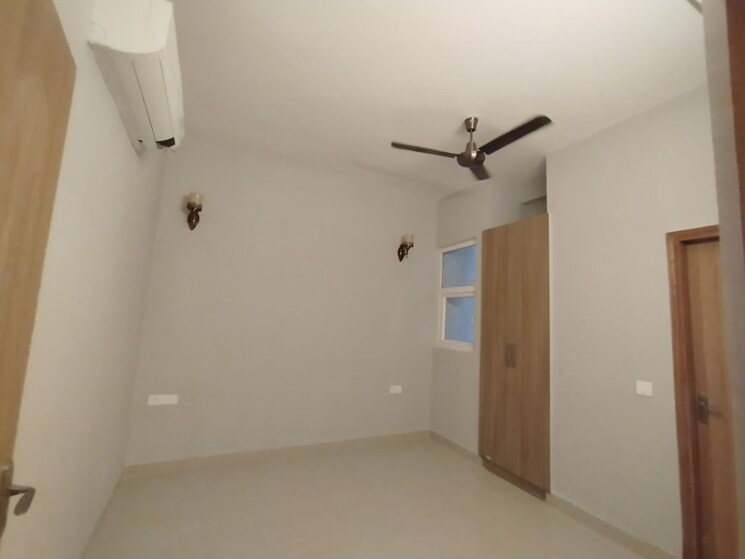 Room, ss-linden 4 Bedroom 2700 Sq.Ft. Apartment In Sector 84 Gurgaon 9907995