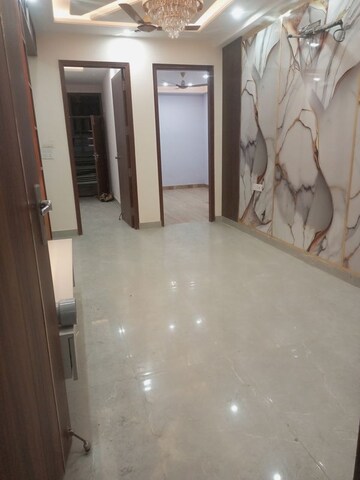 Room in 2 BHK Builder Floor at Sun Bright Apartment, Sector 73 – for Sale