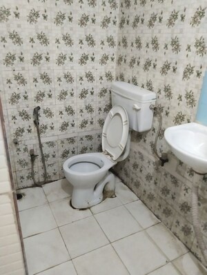 Bathroom in 1 RK Apartment at Uday Giri Apartments, Sector 34 – for Rent