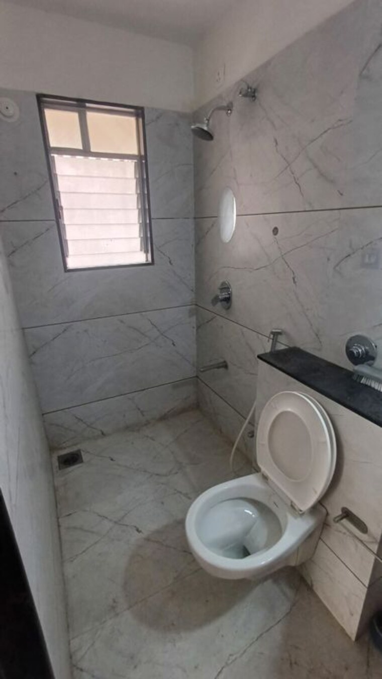 Bathroom, anand-eastwoods 2 Bedroom 1100 Sq.Ft. Apartment In Viman Nagar Pune 9885481