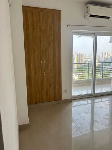 Room in 3.5 BHK Apartment at Spaze Privy AT4, Sector 84 – for Rent
