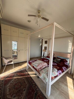 Master Bedroom in 2 BHK Apartment at Andheri West – for Rent