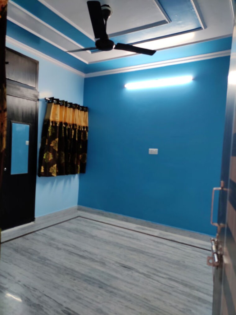 Room, rohini sector 8 3 Bedroom 52 Sq.Mt. Builder Floor In Rohini Sector 8 Delhi 9908174