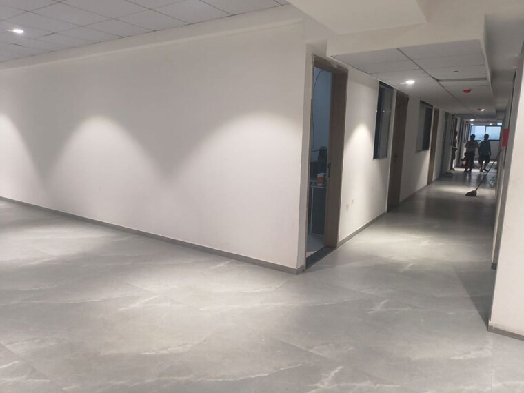 Room, solapur road Commercial Office Space 260 Sq.Ft. In Solapur Road Pune 9908155