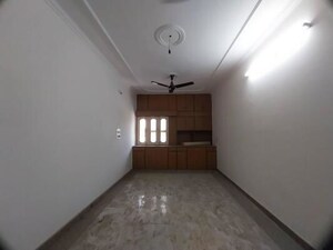 Room in 2 BHK Builder Floor at Laxmi Nagar – for Rent