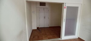 Room in  Shop at Tardeo – for Rent