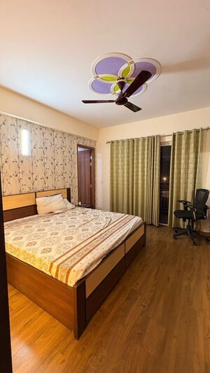 Bedroom in 4 BHK Apartment at Experion Capital, Gomti Nagar – for Rent