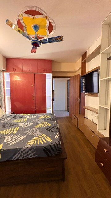 Bedroom in 4 BHK Apartment at Experion Capital, Gomti Nagar – for Rent