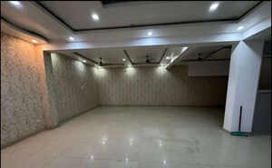  Showroom For Rent in Hazratganj