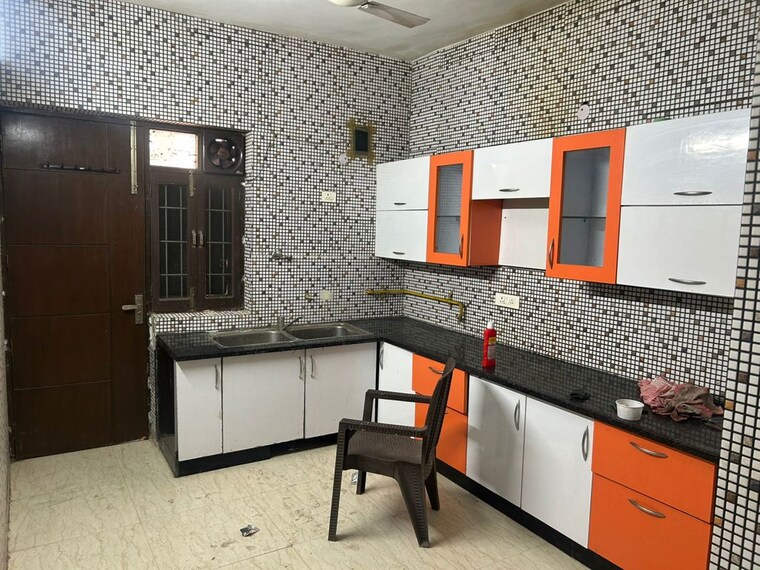 Kitchen, sushant lok ii 3 Bedroom 215 Sq.Yd. Builder Floor In Sushant Lok ii Gurgaon 9908333
