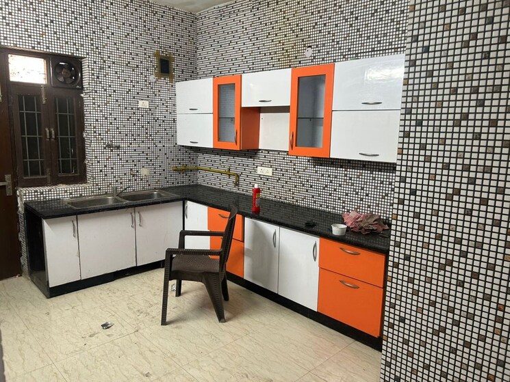 Kitchen, sushant lok ii 3 Bedroom 215 Sq.Yd. Builder Floor In Sushant Lok ii Gurgaon 9908333