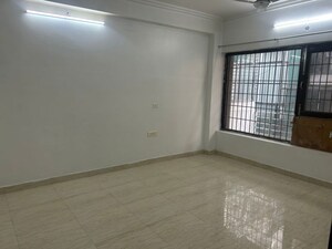 Room in 3 BHK Builder Floor at Sushant Lok ii – for Rent