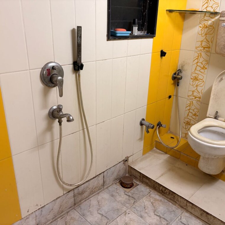 Bathroom, shantivan-chs-andheri 2 Bedroom 850 Sq.Ft. Apartment In Andheri West Mumbai 9903994