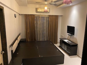 Team Area in 3 BHK Builder Floor at Argora – for Sale
