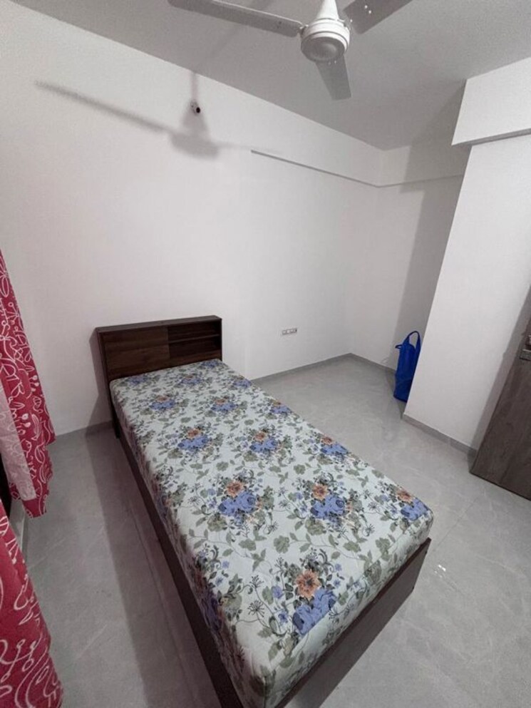 Bedroom, jayakunj-apartment-chsl 2 Bedroom 575 Sq.Ft. Apartment In Borivali West Mumbai 9908450