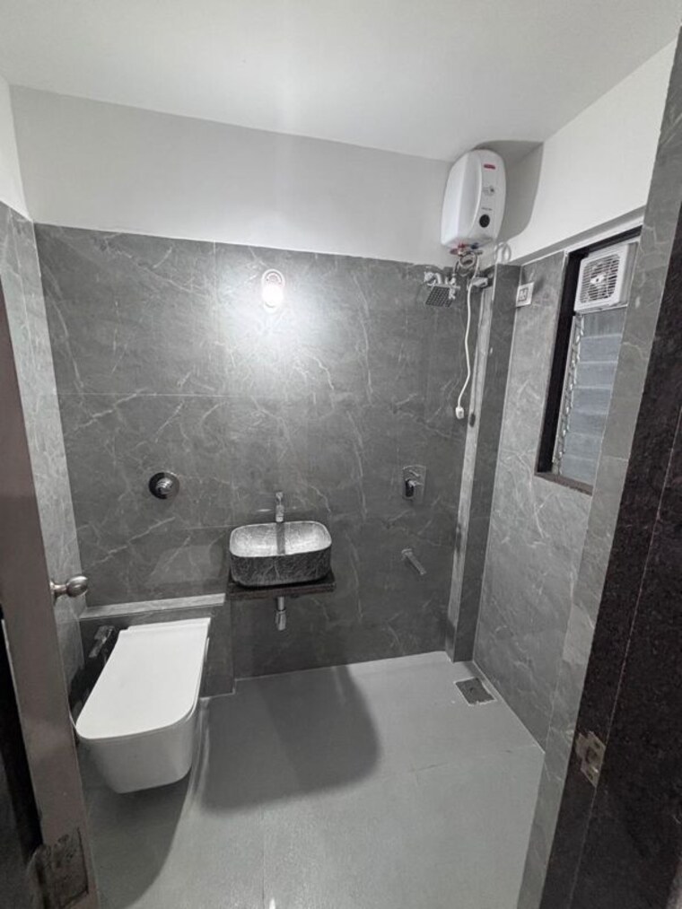 Bathroom, jayakunj-apartment-chsl 2 Bedroom 575 Sq.Ft. Apartment In Borivali West Mumbai 9908450