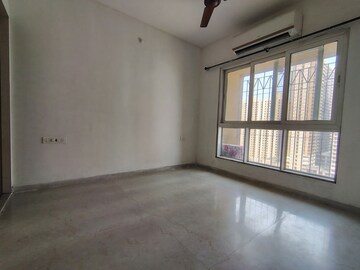 Room in 2 BHK Apartment at Kalpataru Paramount, Kapur Bawdi – for Sale