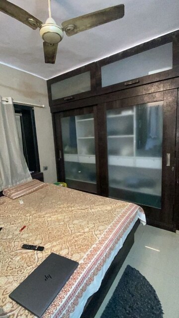 Bedroom in 2 BHK Apartment at Andheri West – for Rent