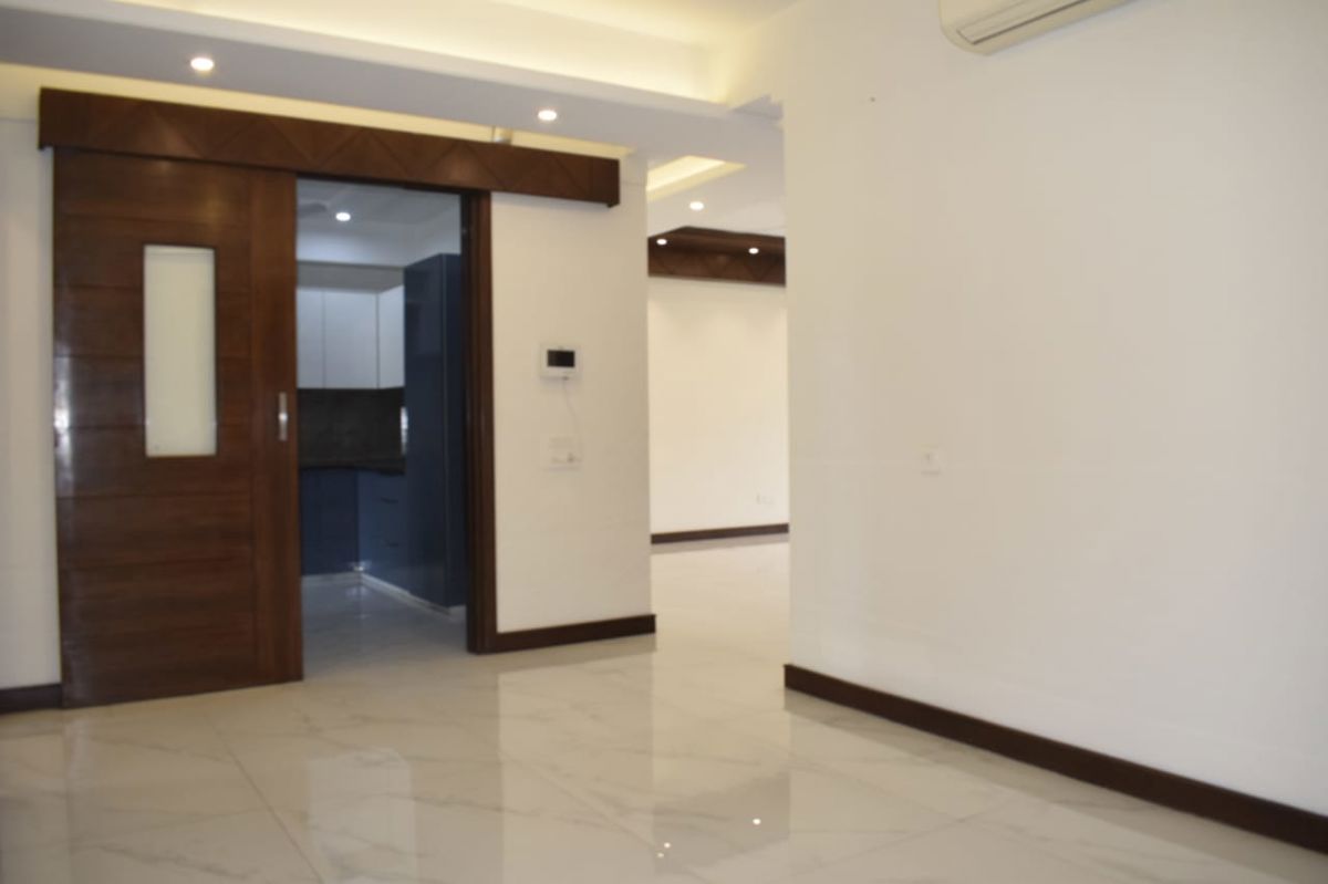 3.5 BHK + Servant Room Builder Floor For Rent in Sector 57