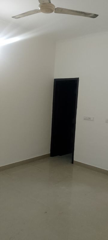 Room in 2.5 BHK Builder Floor at Spring Field, Sector 31 – for Sale