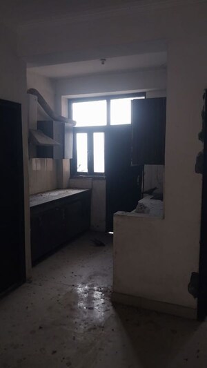 Room in 1.5 BHK Apartment at Techman Moti Residency, Raj Nagar Extension – for Sale