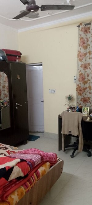 Furnished Amenities in 2.5 BHK Builder Floor at Spring Field, Sector 31 – for Sale