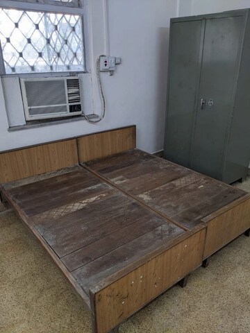 Bedroom in 2 BHK Apartment at Bandra West – for Rent